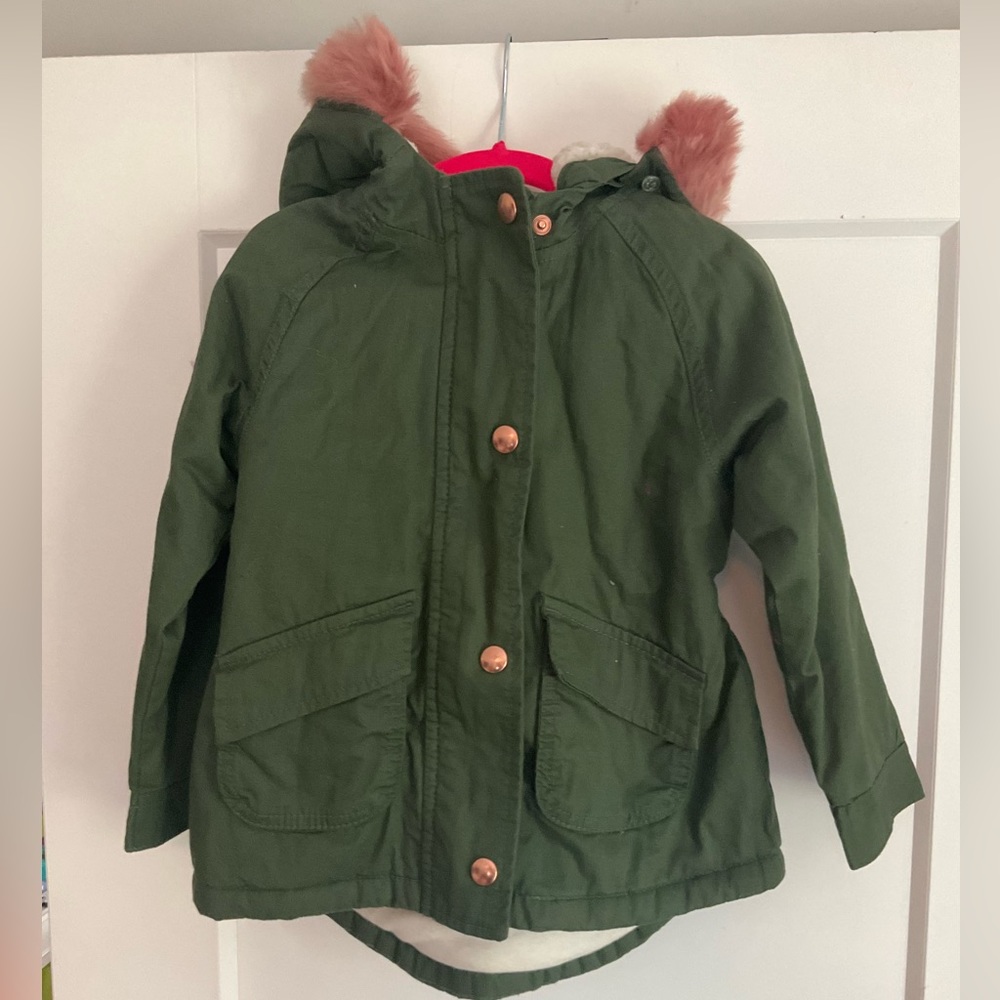 EUC old navy jacket size 4T with removable faux fur hood.